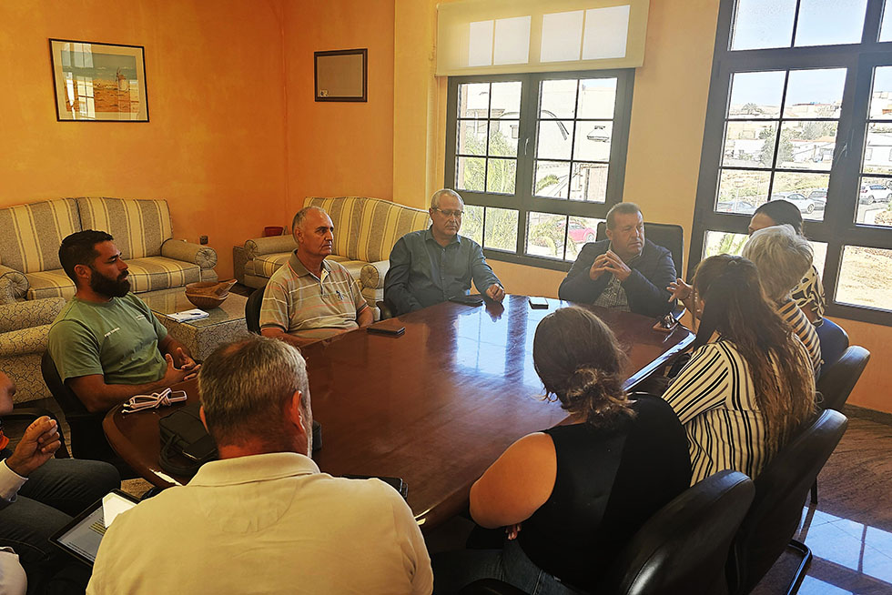Antigua Hosts a Meeting Between the Installation Company and Residents’ Association Representatives