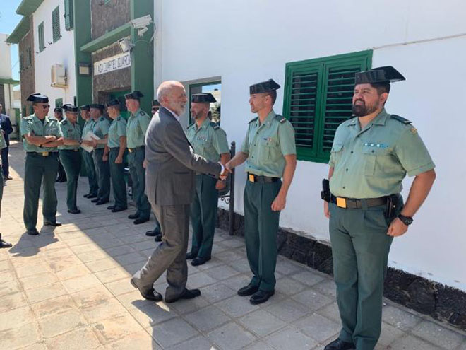 muy agradable Línea de metal quiero El director general de la Guardia Civil visita Fuertevenura y conoce la problemática del cuartel de Puerto del Rosario | Diario de Fuerteventura muy agradable Línea de metal quiero El director general de la Guardia Civil visita Fuertevenura y conoce la problemática del cuartel de Puerto del Rosario | Diario de Fuerteventura